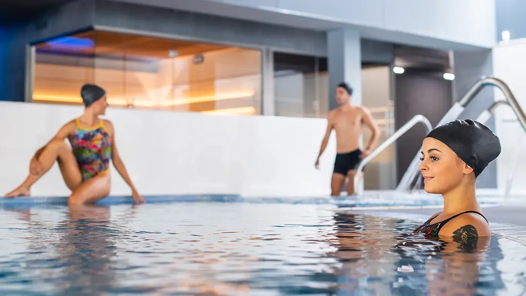 cem bac de roda spa i hidromassatge i cabina de gel sant martí